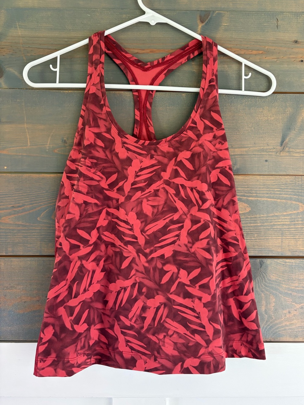 Lululemon Cool Racerback tank top in a Spray Leaf Fireside Red Multi Color sz 4